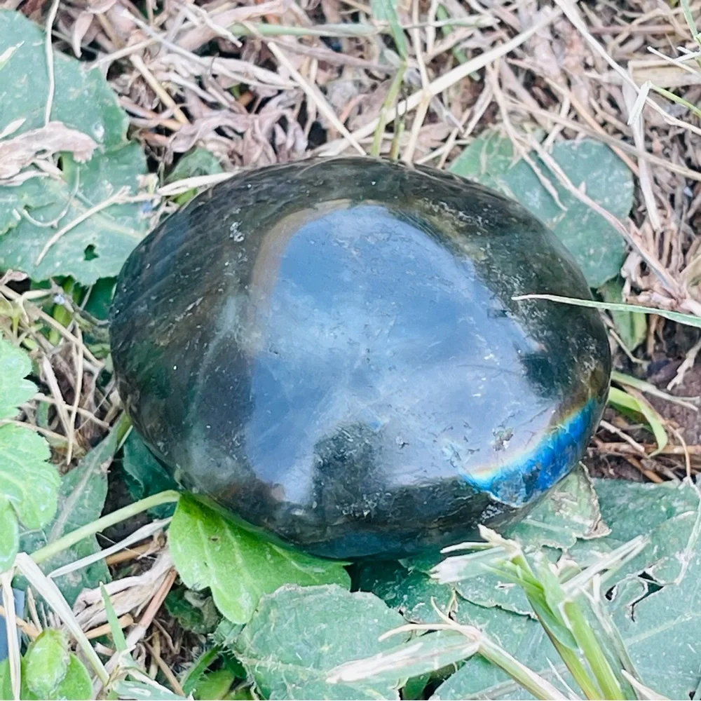 New Handmade Natural Labradorite Blue Green Crystal Oblong Carved Palm Stone
